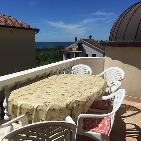 Apartment Apartman Mira